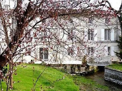 Logis Le Moulin De Cierzac 2*